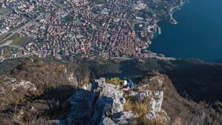 Via Ferrata dell’Amicizia (B): Cesta nekonečných žebříků nad Rivou del Garda