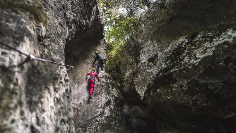 Via Ferrata Rio Sallagoni (B/C): Dobrodružná cesta hlubokým kaňonem pod hradem Drena